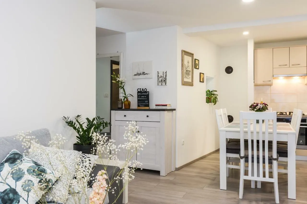 Stylish Apartment In The Center Of Zadar
